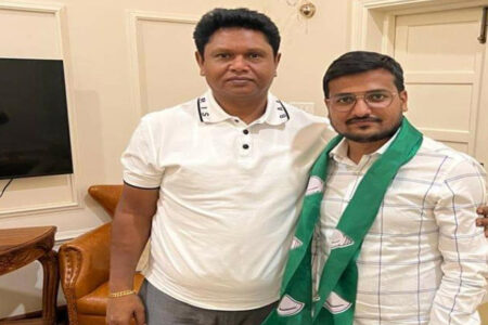 ଶଙ୍ଖ ଧରିଲେ ସ୍ୱୟଂପ୍ରକାଶ